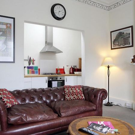 Appartamento Modern And Colourful Flat By The Castle Edimburgo Esterno foto