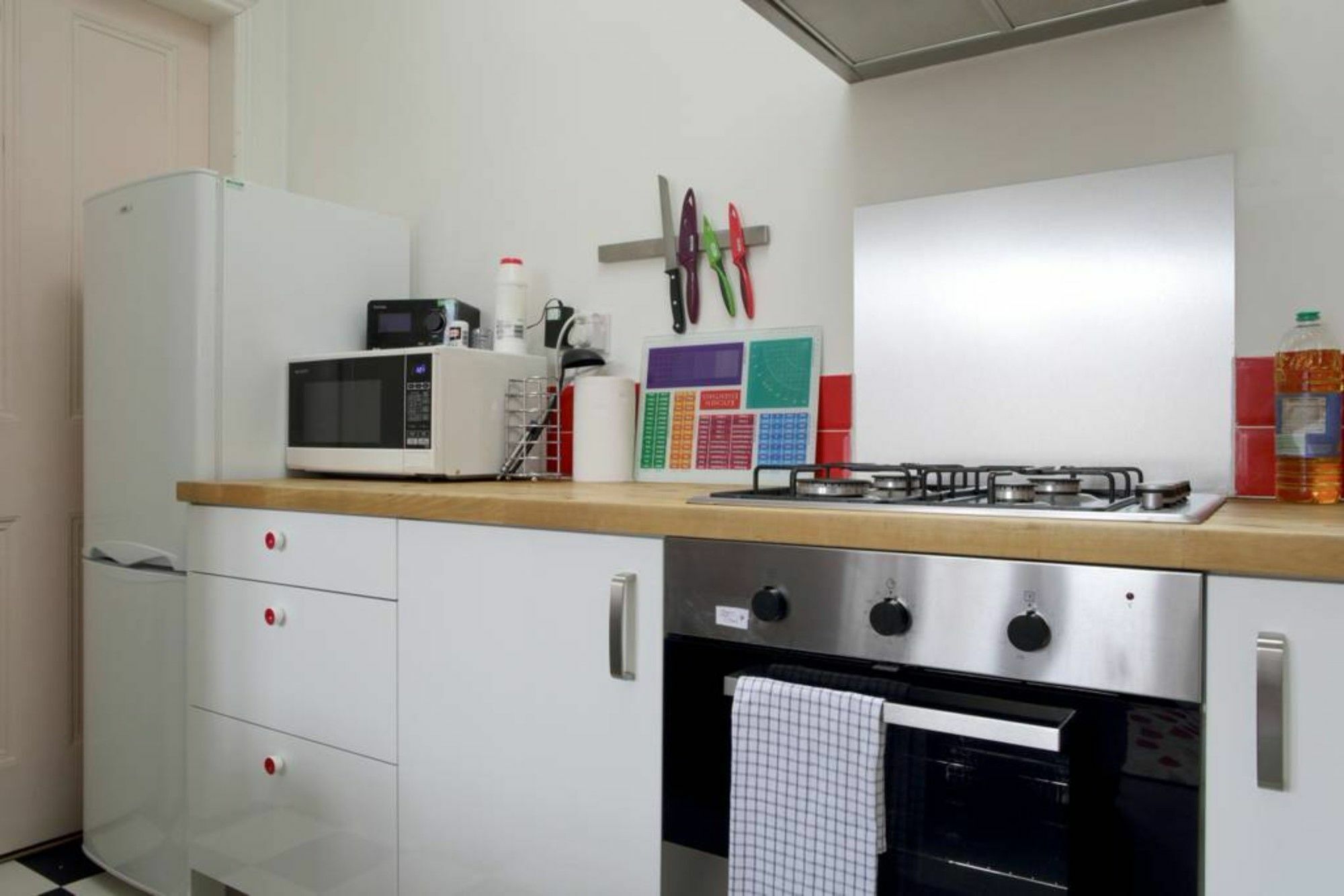 Appartamento Modern And Colourful Flat By The Castle Edimburgo Esterno foto